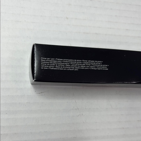 KVD BEAUTY Lock-It Pore-Refining Primer - Picture 4 of 10